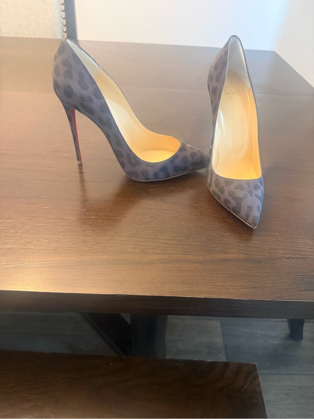 Christian Louboutin Pigalle Follies 100 Leopard Print Pointed Pump sz 41